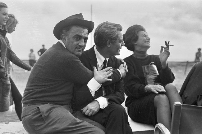 Foto dal set di 8 e mezzo di Federico Fellini di Gideon Bachmann. Foto Archivio Fotografico Cinemazero Images.