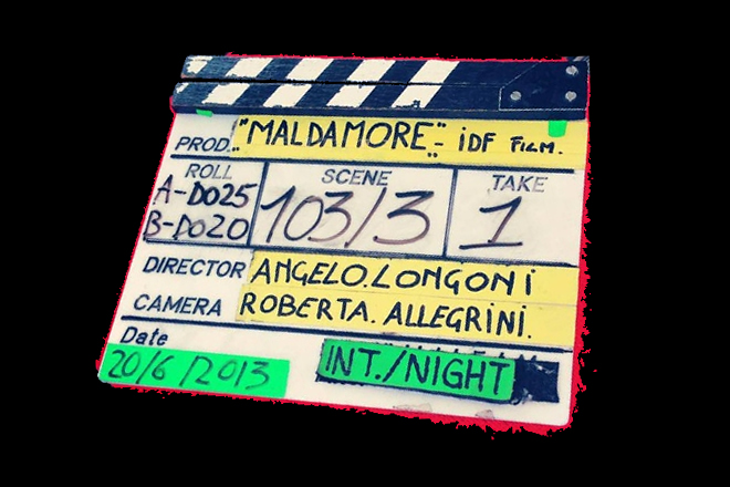 Angelo Longoni firma il Ciak sul set del film Maldamore