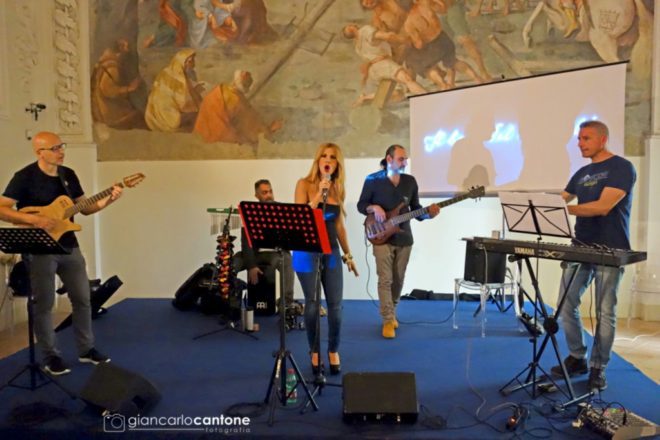 Shara live alla presentazione del singolo Il bacio del risveglio. Foto Giancarlo Cantone.