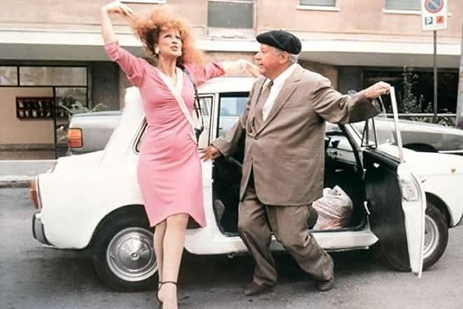 Anna Mazzamauro e Paolo Villaggio in una scena di Fantozzi.