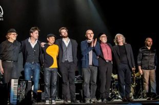 Eduardo De Crescenzo live. Foto di Luigi Maffettone