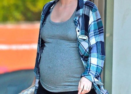 Pregnant-Leighton-Meester-Pictures