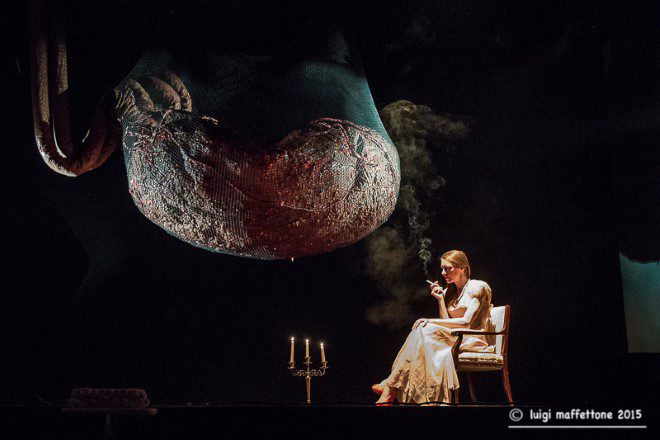 Giulia e le scene di Roberto Crea