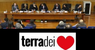 Gigi D'Alessio al convegno sugli Ecoreati