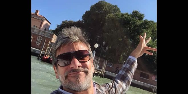 Un selfie di Sergio Assisi a Venezia. Fonte pagina ufficiale di Facebook.