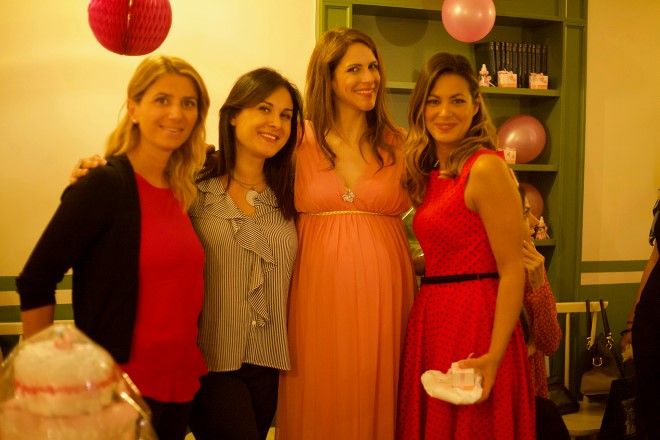 Un momento del baby shower. Foto di Sara Galimberti.