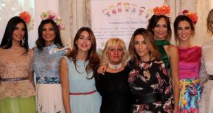 Miriam Candurro, Maridi Vicedomini e Giada Curti insieme alle modelle di Sinfonia d'Autunno 2017.