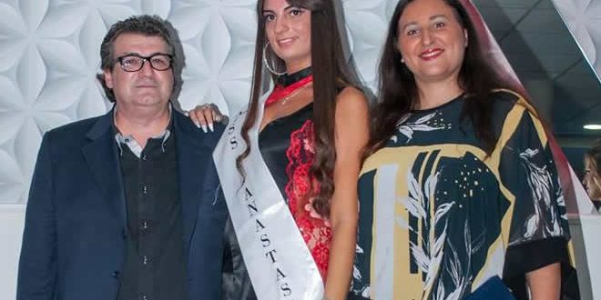 Miss Sant'Anastasia 2017 con Paola Barbaro. Foto di Gianluca Belaeff e abiti di Teresa Magliulo.