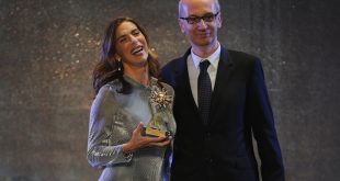 Veronica Maya premiata per Donna in carriera da Angelo Ascoli a Tuttosposi 2016.