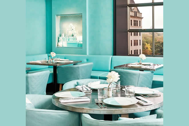 Colazione da Tiffany, ecco gli interni del Tiffany at The Blue Box Cafe. Foto da Facebook.