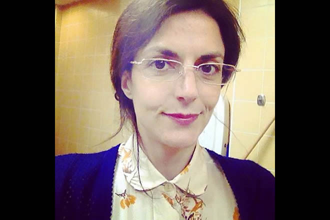 Annalisa Aglioti è la Professoressa Formighi. Sul Set della fiction Immaturi