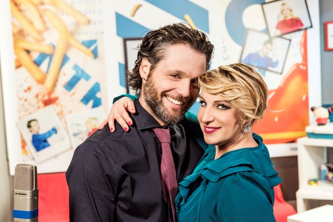 Katia Follesa e Angelo Pisani in Finchè I-Phone non ci separi in scena allo Zelig Cabaret. Foto da Ufficio Stampa