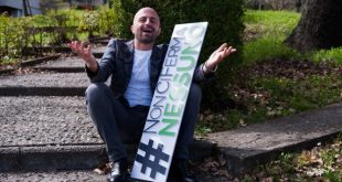 Luca Abete in posa per il suo tour motivazionale NonCiFermaNessuno