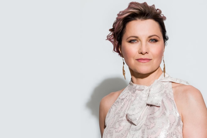 Lucy Lawless, storica interprete di Xena: principessa guerriera. Foto di Matt Sayles fornita da Ufficio Stampa del Comicon. L'attrice e cantante neozelandese Lucy Lawless, nota soprattutto per aver interpretato la protagonista della serie TV Xena: Principessa guerriera, sbarca al Comicon di Napoli.