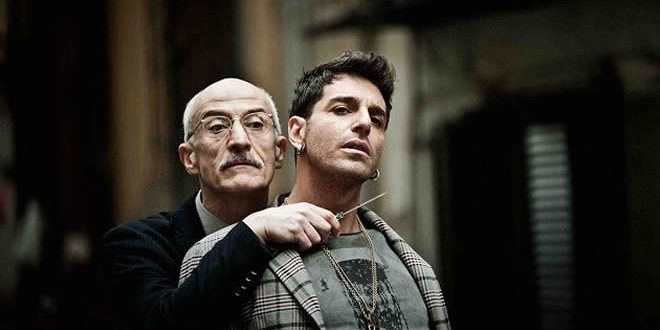 Peppe Servillo e Gianpaolo Morelli in una scena di Song'e Napule, film nella rassegna di Arci Movie a Poggioreale. Foto da Ufficio Stampa.