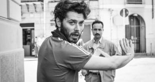 Stefano Lodovichi, regista de Il Cacciatore, durante le riprese. Foto da Ufficio Stampa
