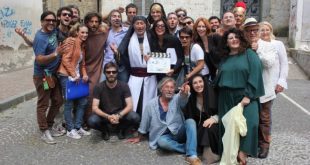 Giuseppe Pizzo in una foto dal set Santo Subito. Fonte Web