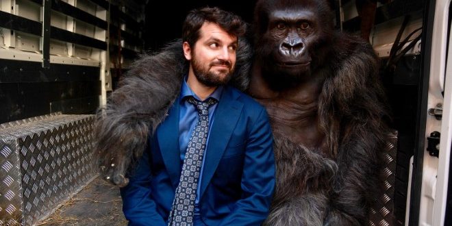 Frank Matano ed il Gorilla. Foto di Andrea Pirrello