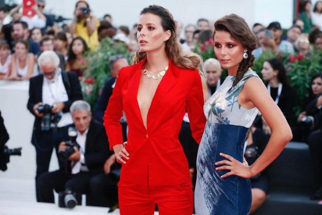 Giorgia e Greta Berti sul red carpet di Venezia. Foto fornita da Ufficio Stampa.