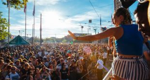 Street Parade di Zurigo. Foto da DanceReverse © DΔNCΞRΞVΞRSΞ - photo by @Ph.astro