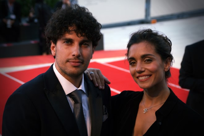 Cristiana Dell'Anna con il marito Emanuele Scamardella al red carpet di Venezia75. Foto di Michele Pelosio