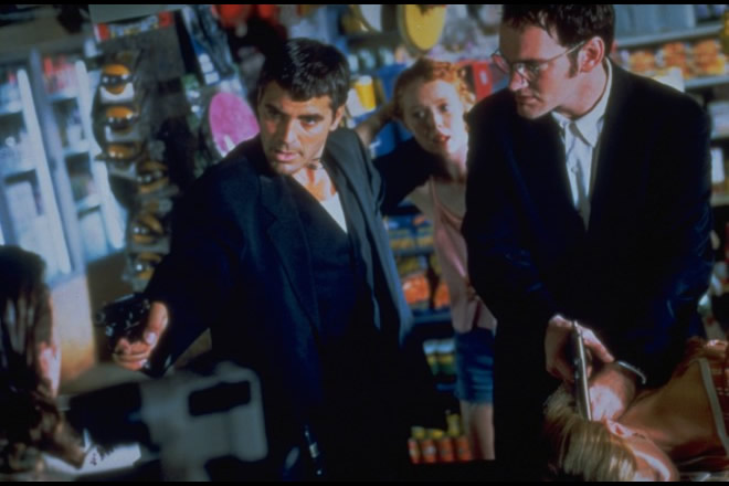 George Clooney e Quentin Tarantino in un frame di Dal Tramonto all'alba