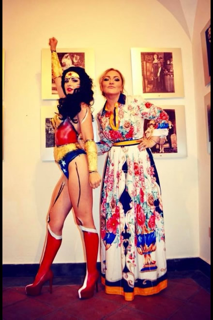 Natali Ferrary e la modella russa Elizaveta-Wonder Woman