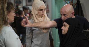 Rolando Ravello sul set di La Prima Pietra. Foto di scena di Christian Nosel