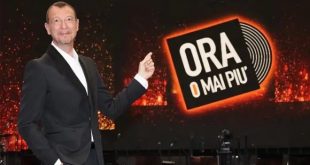 Amadeus conduce Ora o mai più. Foto dal Web