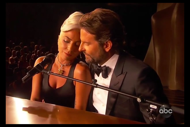 Lady Gaga e Bradley Cooper durante la Notte degli Oscar 2019. Foto dal Web