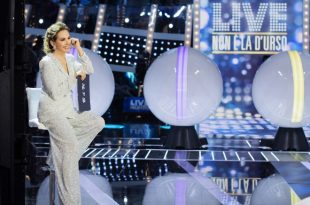 Barbara D'Urso nello studio di Live non è la D'Urso