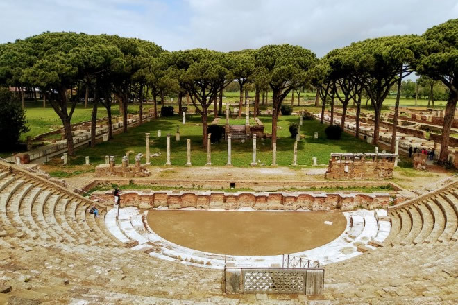 Il teatro romano che ospita Ostia Antica Festival. Foto da Facebook