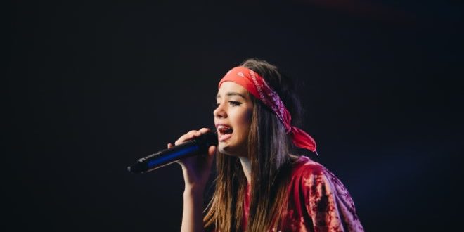 Una delle cantanti a A Voice for Europe