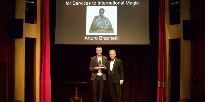 Arturo Brachetti premiato al The Magic Circle di Londra