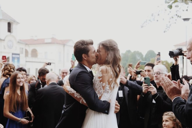 Il bacio tra Cristina Chiabotto e Marco Roscio