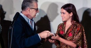 La consegna del premio a Francesca Luce Cardinale