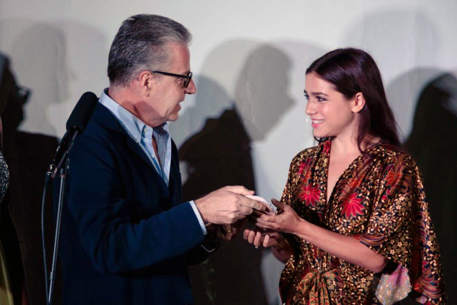 La consegna del premio a Francesca Luce Cardinale
