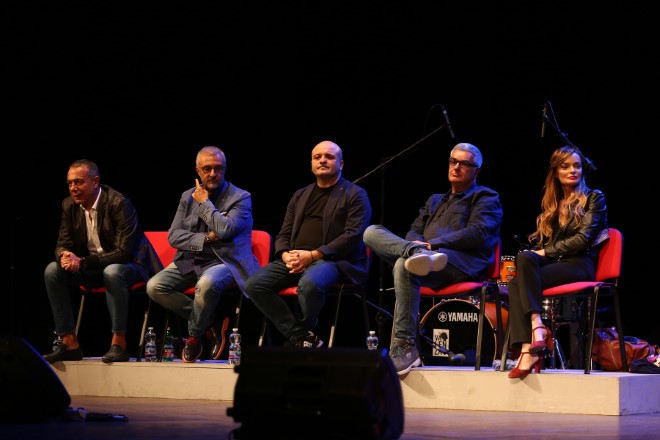 Federico Salvatore, Paolo Caiazzo, Peppe Iodice, Simone Schettino e Valentina Stella al Teatro Cilea