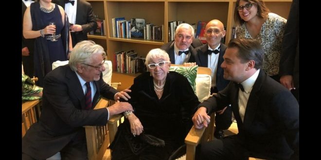 Giancarlo Giannini con Lina Wertmüller, Paolo Rossi Pisu, Marcello Foti e Leonardo Di Caprio. Foto da Ufficio Stampa