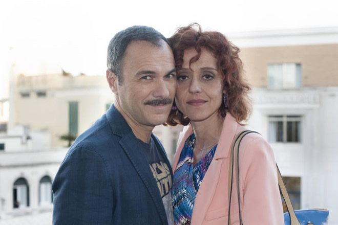 Massimiliano Gallo e Vanessa Scalera in uno scatto per Imma Tataranni-Sostituto Procuratore. Foto dal Web