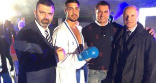 Gli attori sul set di Karate Man