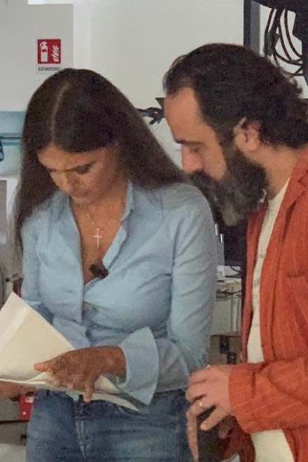 Thomas Torelli e Rosita Celentano, mentre approntano il TG di Uam TV