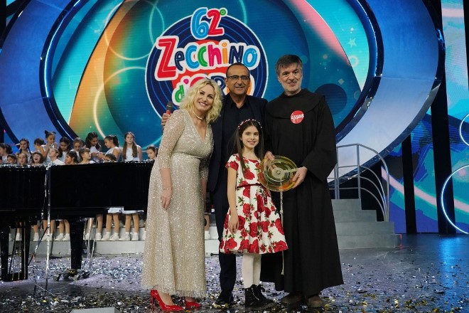 Rita Longordo con Antonella Clerici e Carlo Conti per lo Zecchino d'oro 2019