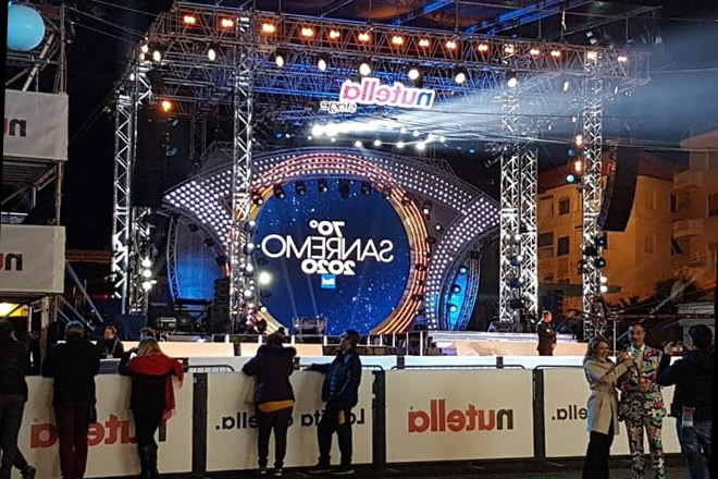 Tra palco e realtà a Sanremo 2020. Foto da Facebook