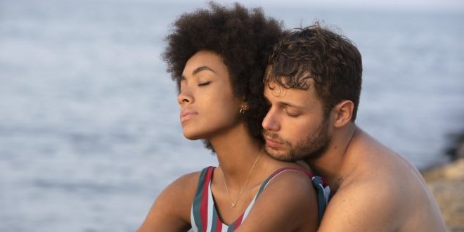 Coco Rebecca Edogamhe e Ludovico Tersigni in Summertime per Netflix. Foto da Ufficio Stampa