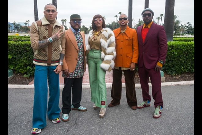 Black Eyed Peas con Ozuna e J Rey Soul per Mamacita. Foto di Sterling Hampton