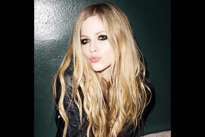 Avril Lavigne. Foto da Facebook