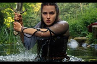 Katherine Langford in Cursed. Foto da Netflix