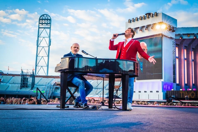 Mario Rosini live con Tino Martin stadio Amsterdam 08-06-2019. Foto da Facebook