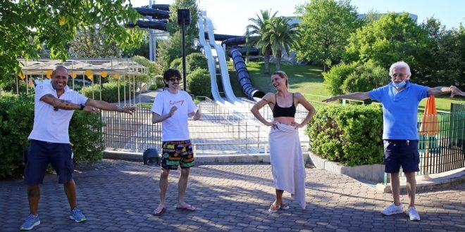 Fabio Rovazzi e Michelle Hunziker ad Aquafan